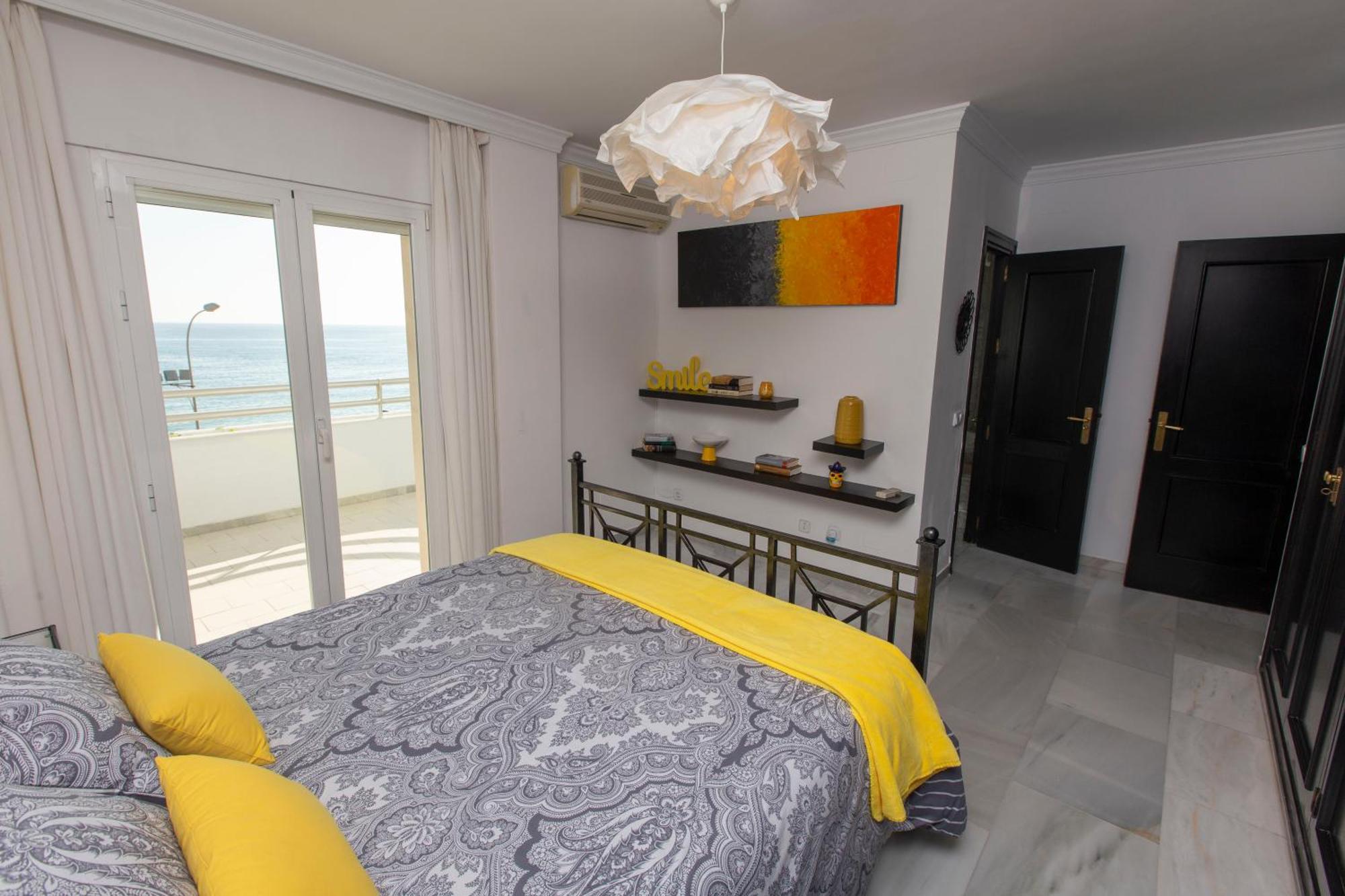 Villa Venecia, Apartamento De Lujo En 1º Linea De Playa + Parking Málaga Extérieur photo
